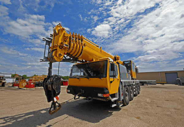 Mobile crane constructed with Q355B wind and solar steel, showcasing its strength and versatility.