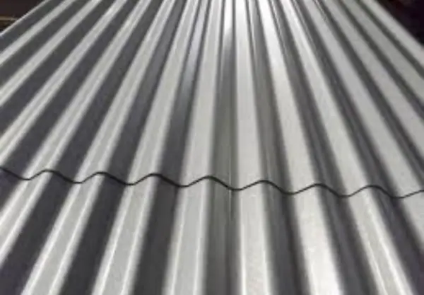 Dachblech aus verzinktem Stahl
